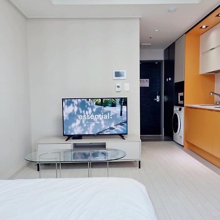 Dongseongro Meomoom Apartment Daegu Room photo
