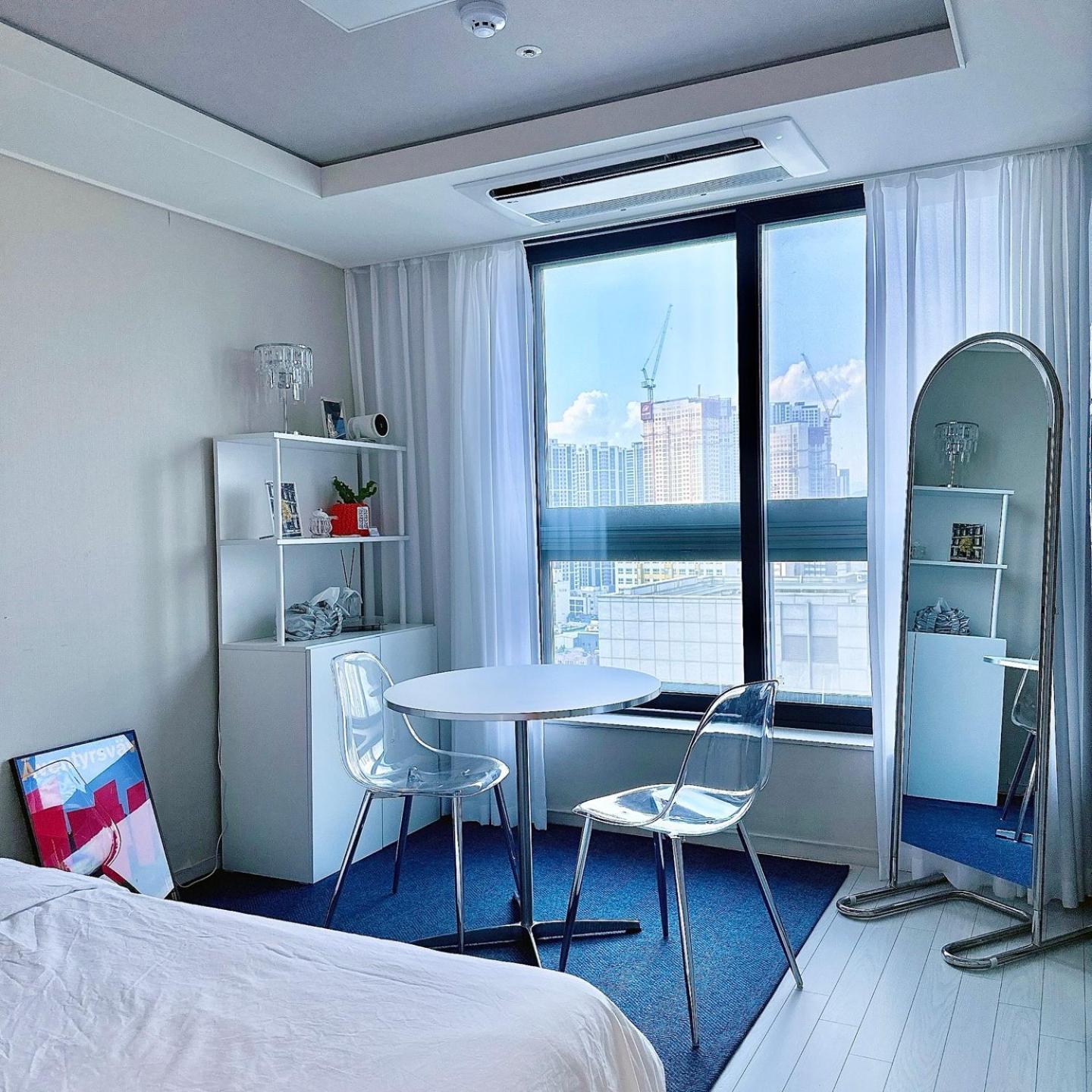 Dongseongro Meomoom Apartment Daegu Room photo