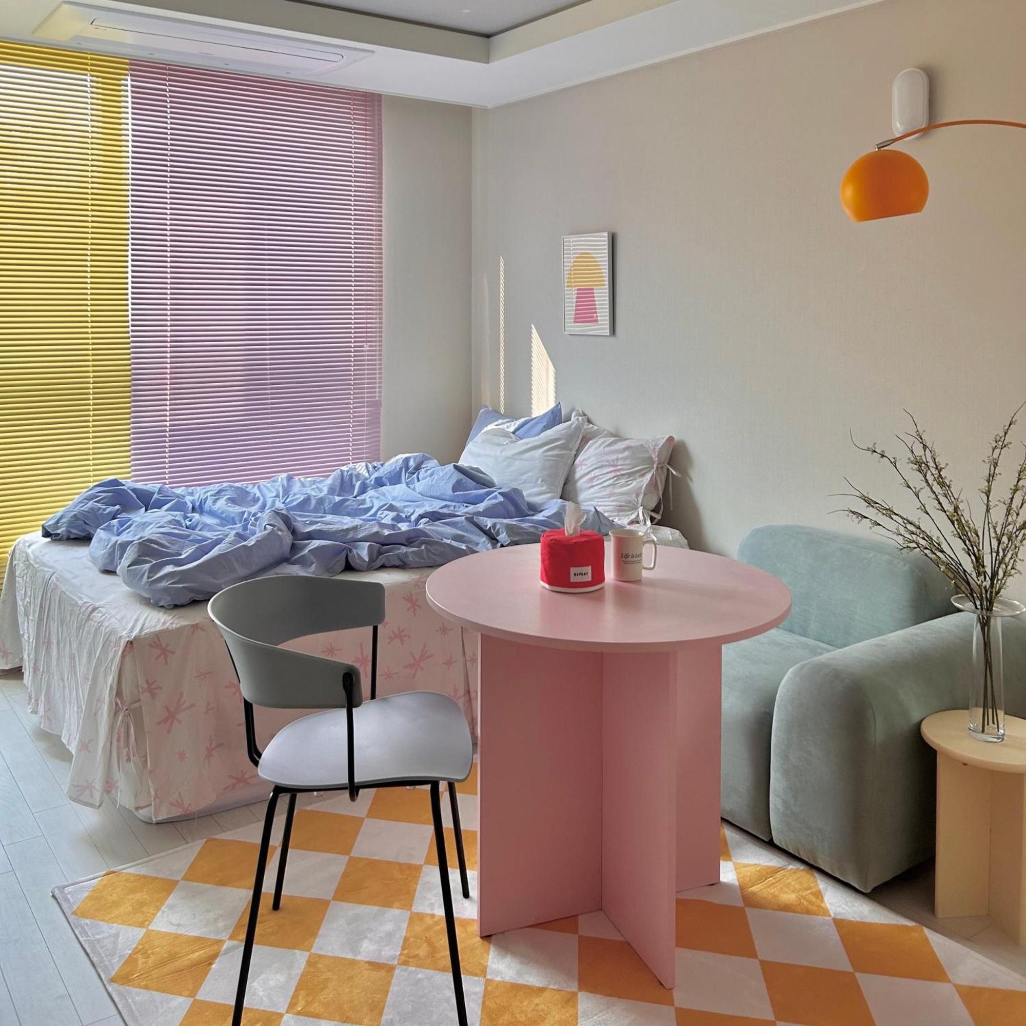 Dongseongro Meomoom Apartment Daegu Room photo
