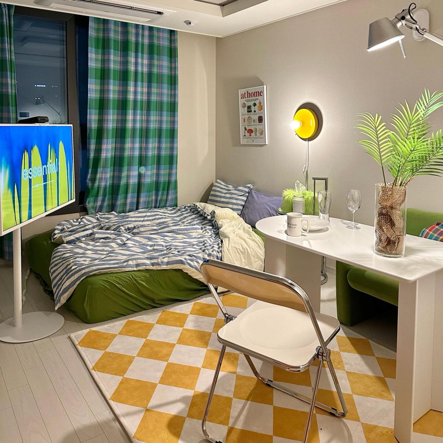 Dongseongro Meomoom Apartment Daegu Room photo