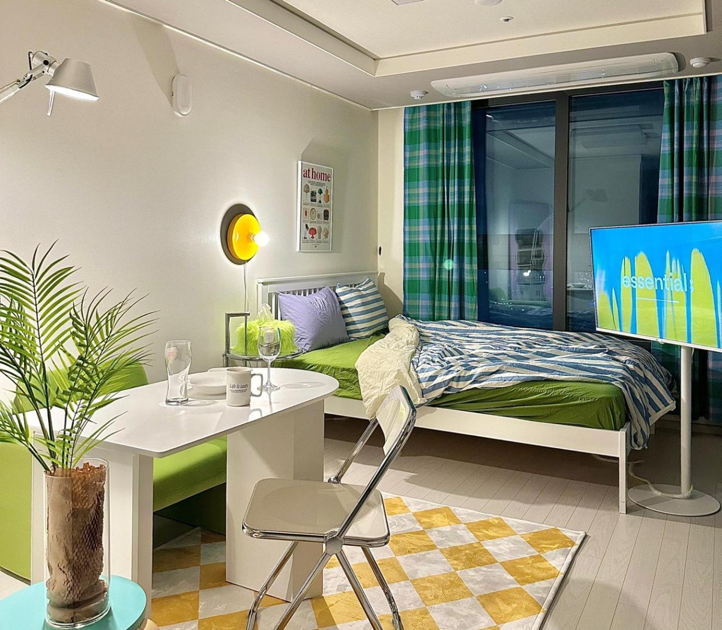Dongseongro Meomoom Apartment Daegu Room photo
