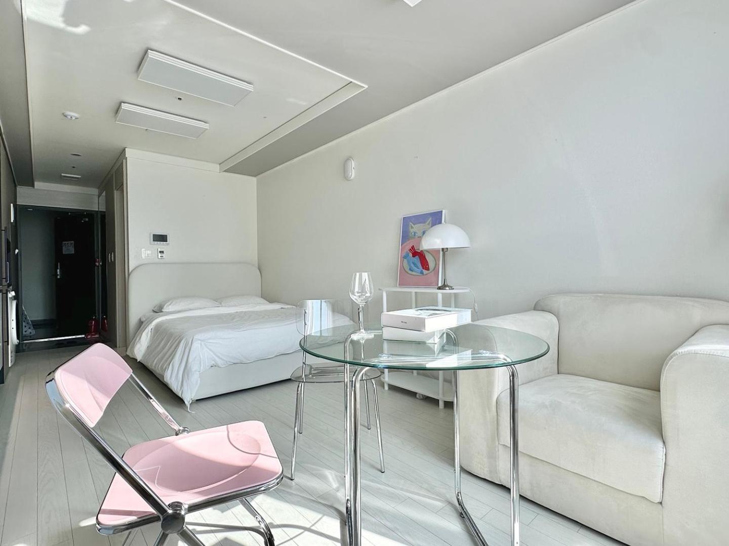 Dongseongro Meomoom Apartment Daegu Room photo