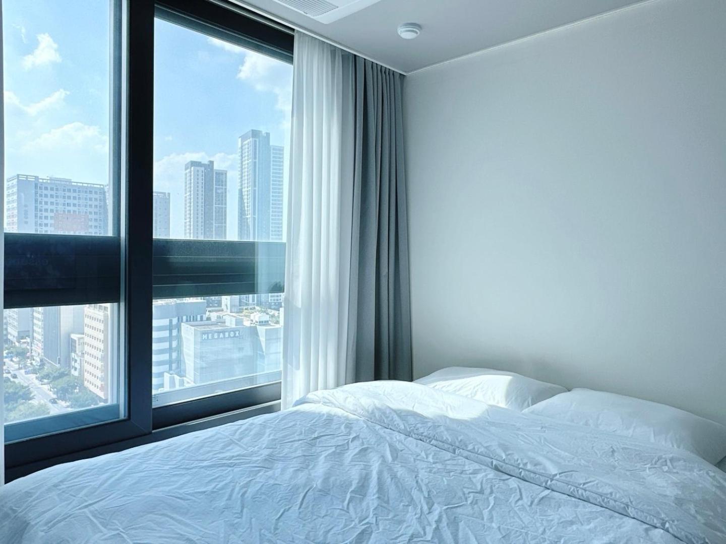 Dongseongro Meomoom Apartment Daegu Room photo