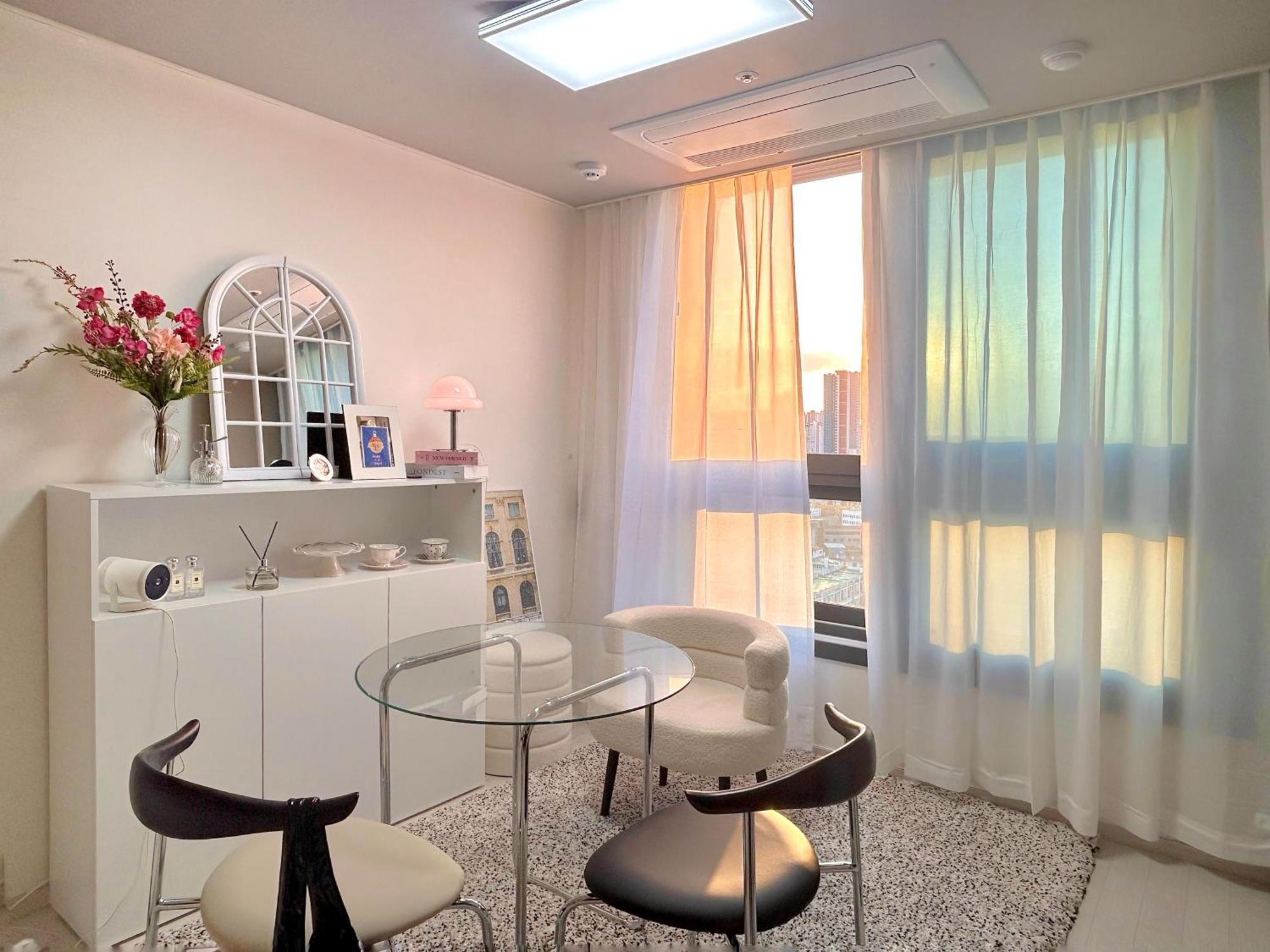 Dongseongro Meomoom Apartment Daegu Room photo