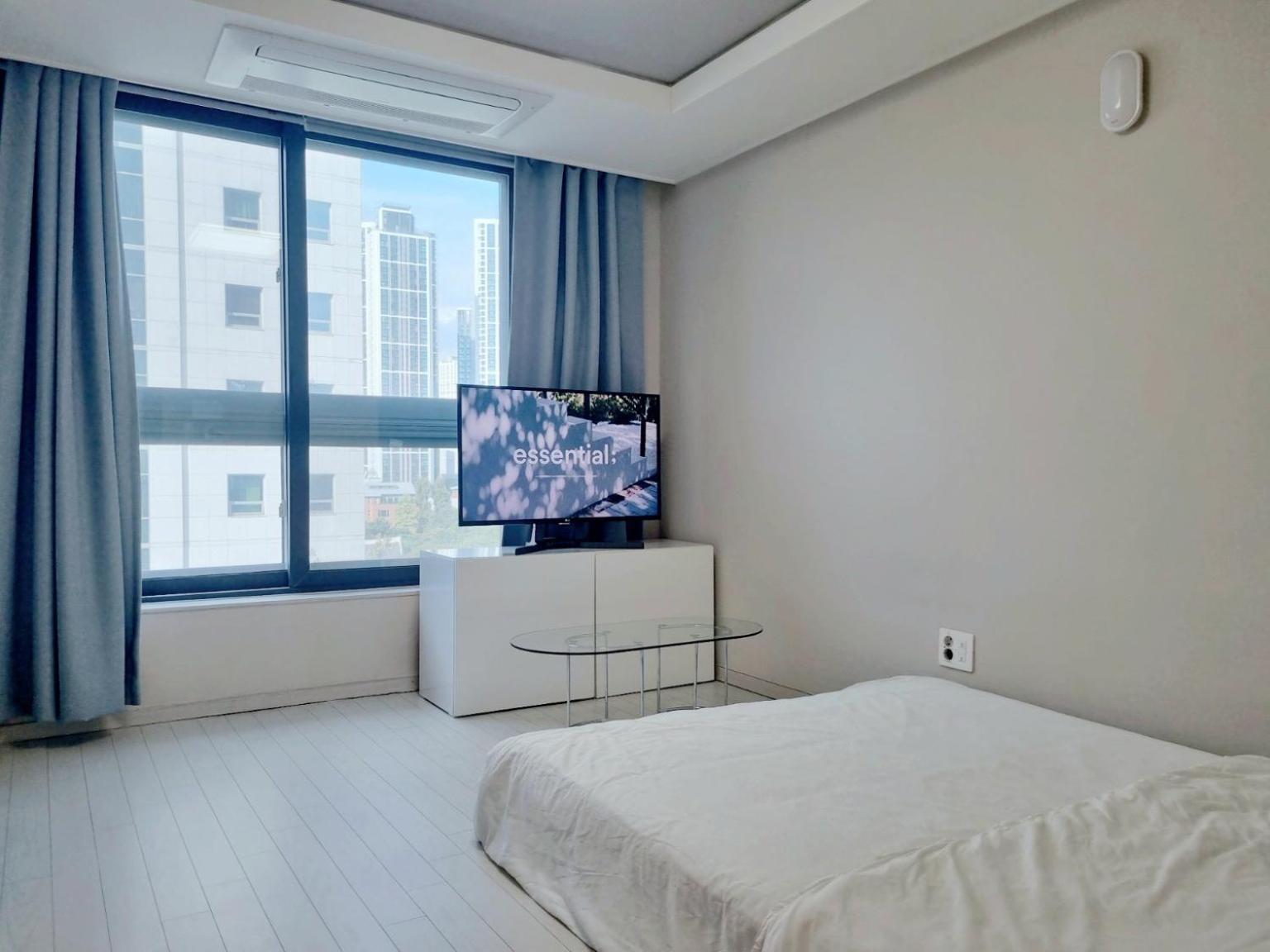 Dongseongro Meomoom Apartment Daegu Room photo
